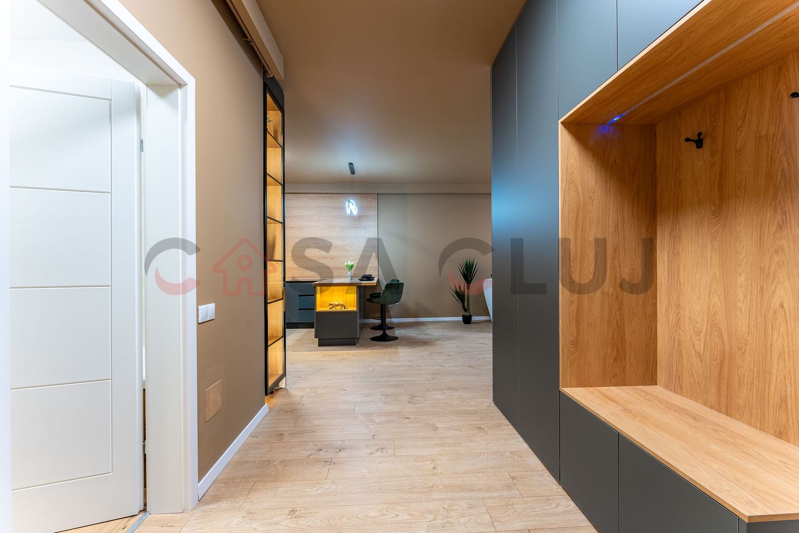 2 camere, suprafata generoasa,ready to move in - Poză 10