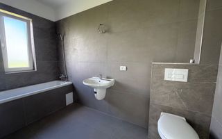 Etaj intermedar.  Decomandat. Cu 2 bai - Poză 10