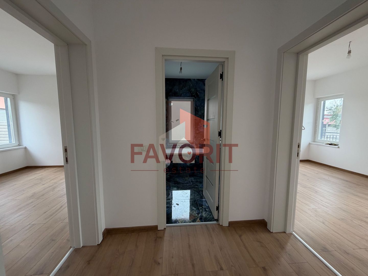 Finisat la cheie. Bucatarie inchisa. Acces asfaltat - Poză 8
