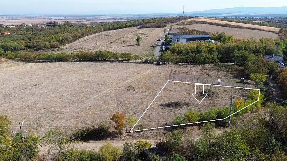 Teren Intravilan cu Priveliste Superba si Utilatii in Viile Satu Mare - Poză 1