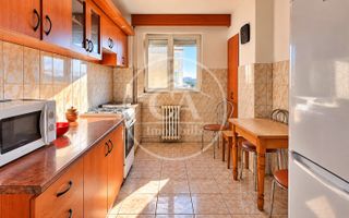 Apartament de vanzare cu doua camere in zona Dacia Oradea - Poză 5