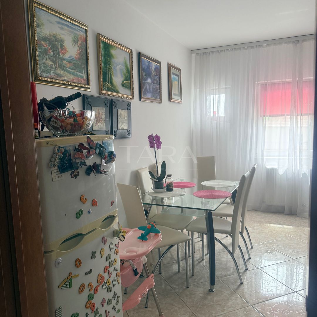 Vanzare apartament decomandat  in zona centrala Apahida - Poză 3