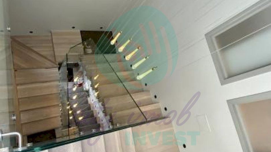 Vila complet renovata cu elemente decorative deosebite - Poză 4