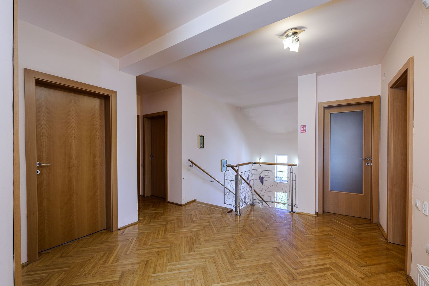 CASA Individuala ELEGANTA 300MP Teren 2150MP CAMPULUI - Poză 6