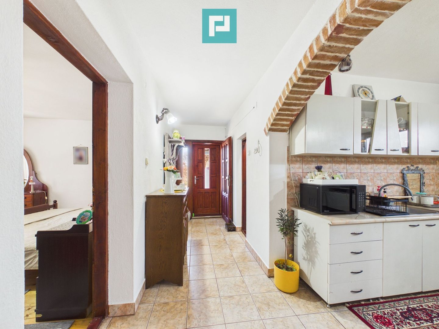 Casă cu 6 camere pe teren de 2029 mp – Miniş - Poză 7