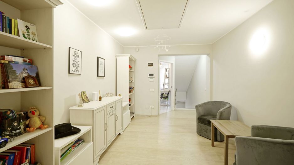 Brancoveanu  P+2, 8 cam, 6 dormitoare, 6 bai, 3 garaje teren 650 mp - Poză 32