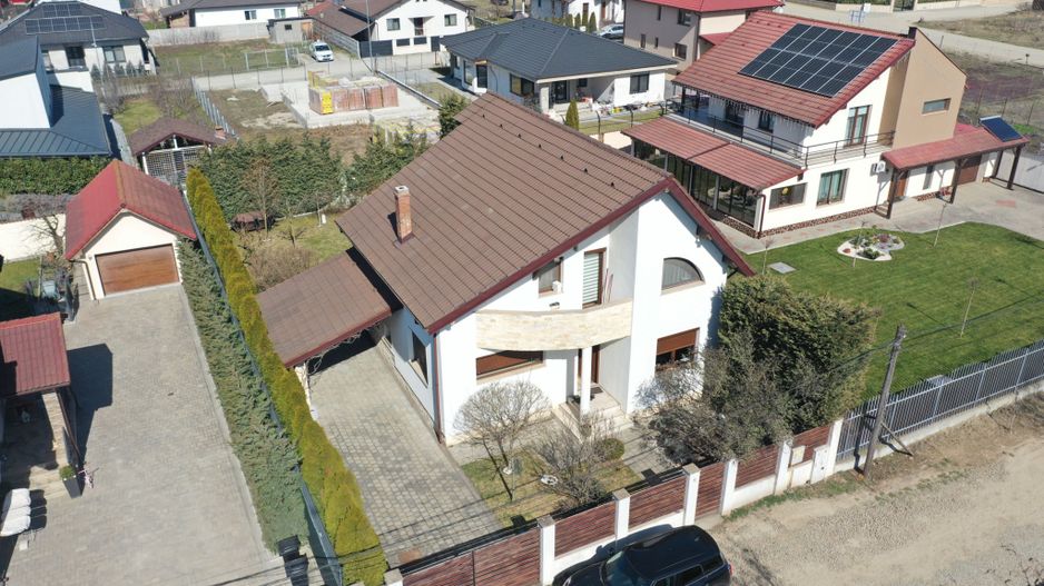 Casa de Vânzare - Poză 1