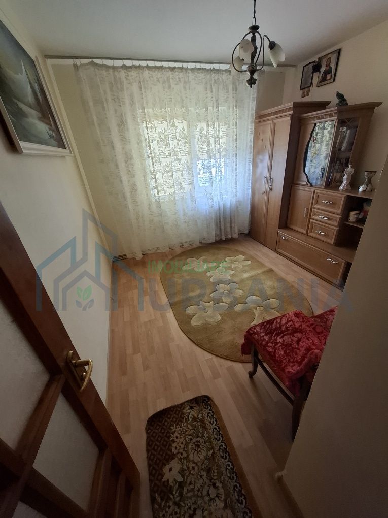 Apartament cu 2 cam D Dacia peste stradă de Biserică - Poză 4