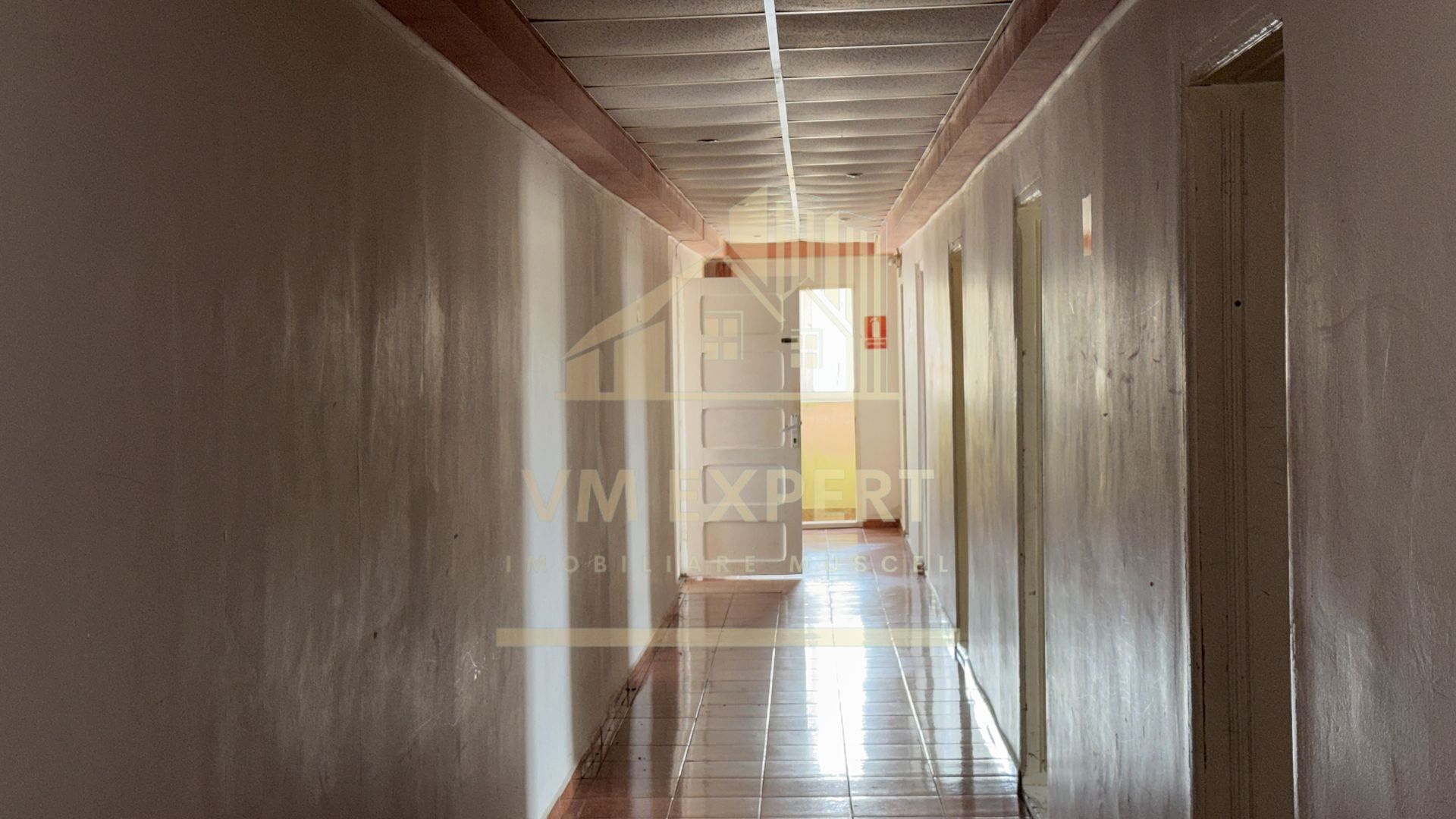 BLOC DE GARSONIERE P+4 SUPRAFAȚĂ UTILĂ 2135MP TEREN 2967 MP CĂMPULUNG - Poză 36