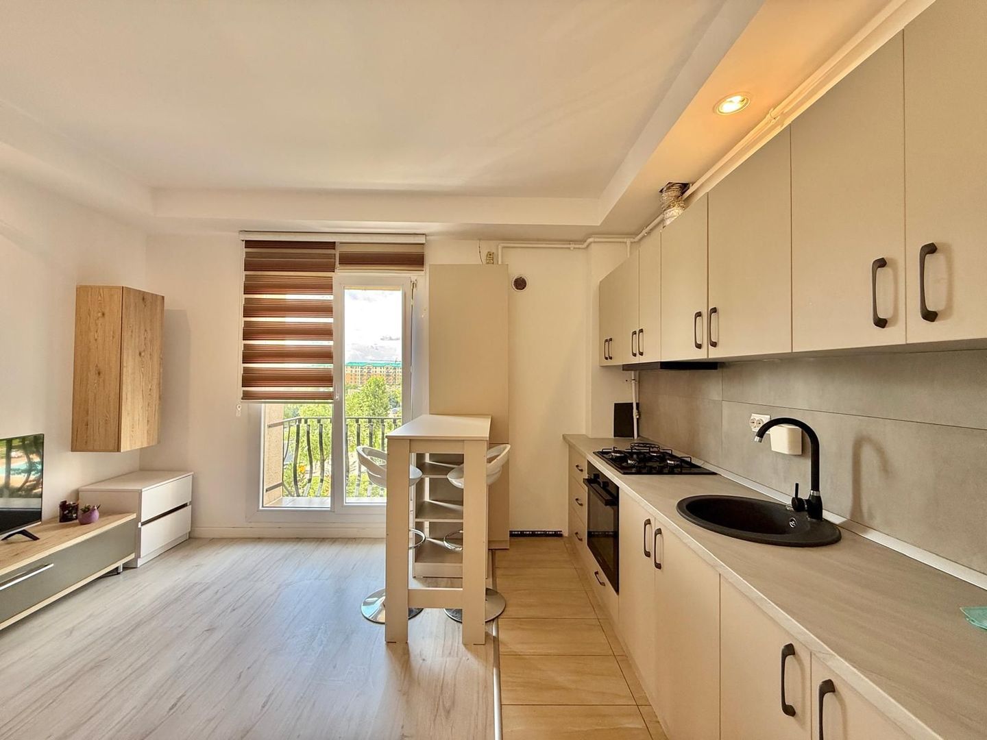 COSMOPOLIS - Apartament cu 2 camere tip studio, mobilat si utilat. - Poză 2