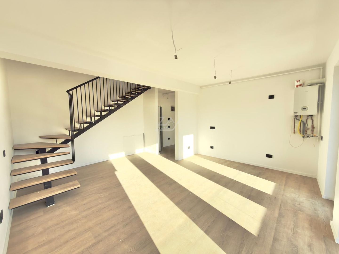 Ap pe 2 niveluri. Decomandat. 2 locuri de parcare. - Poză 3