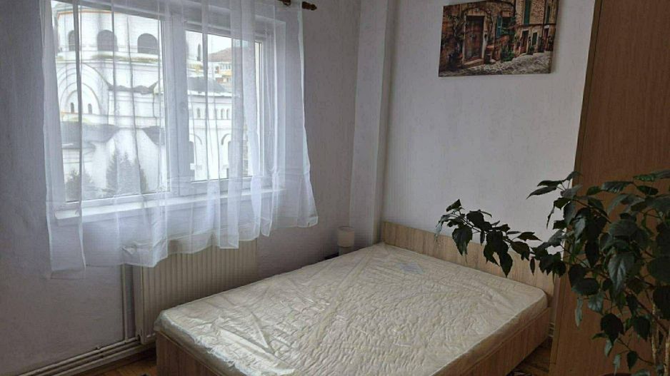 Apartament 2 camere+pivnita, decomandat, Strada Nicolae Iorga. - Poză 3