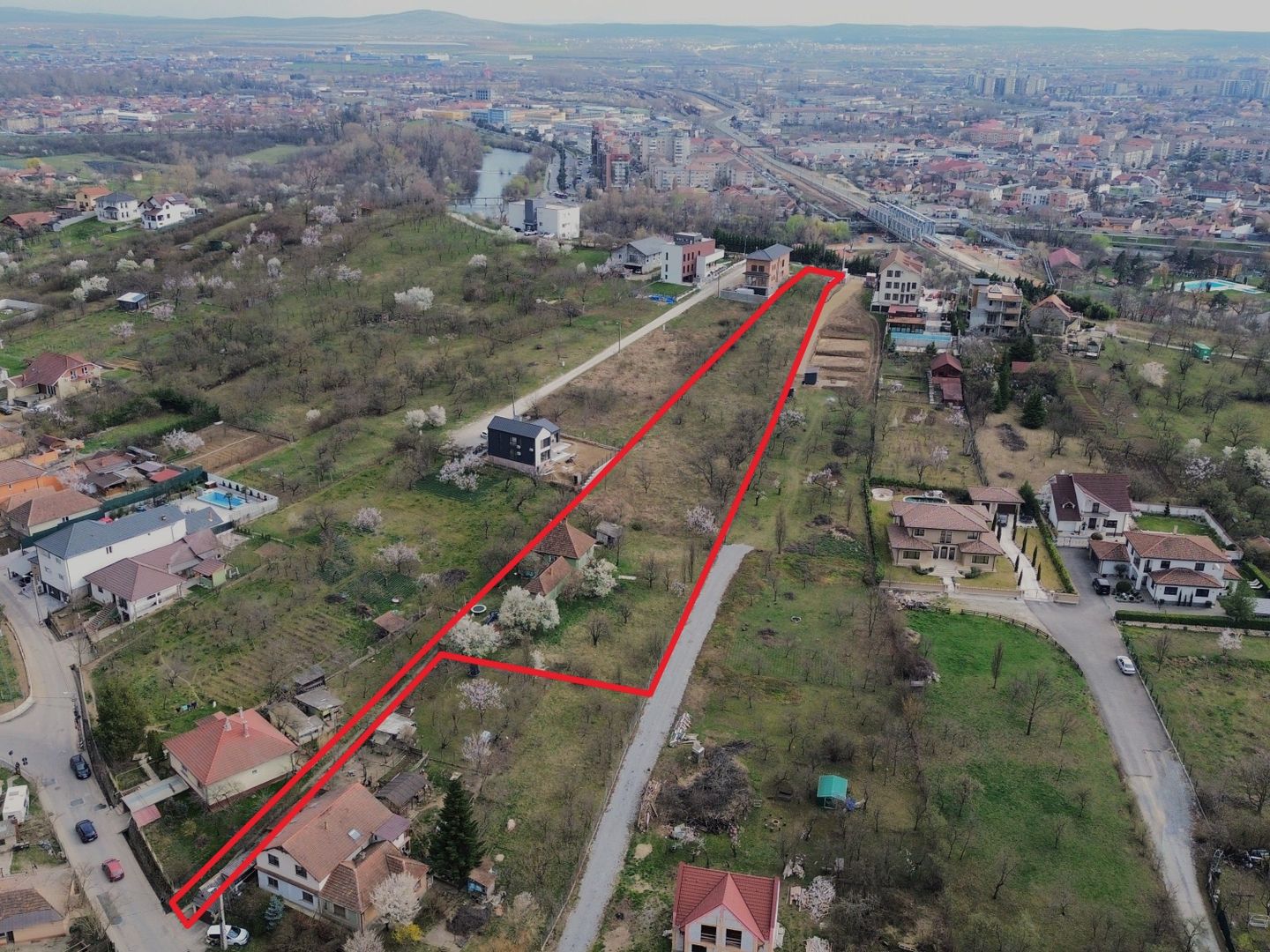 Teren Intravilan 4700 mp zona Piatra Craiului - Poză 1