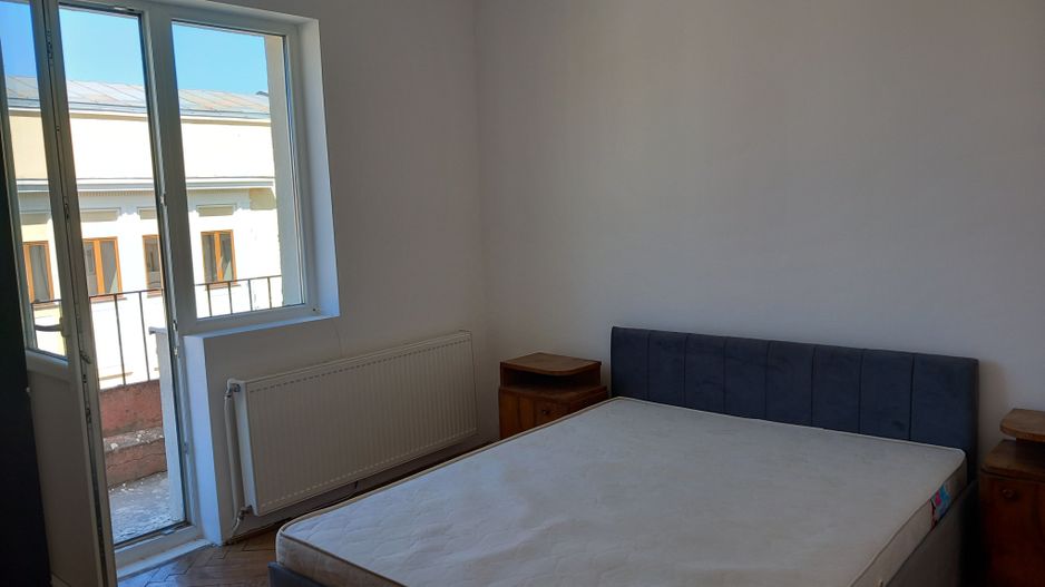 BRASADAS vinde ap 1 cam 4/4 ULTRACENTRAL RENOVAT si MOBILAT. - Poză 1