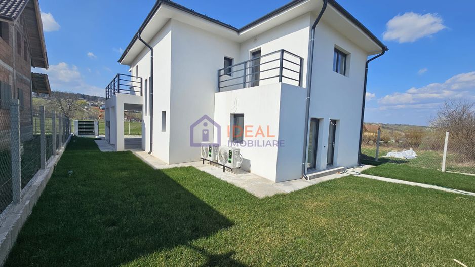 Casa Individuala cu 4 camere si 700 mp teren, in Tocile - Poză 2