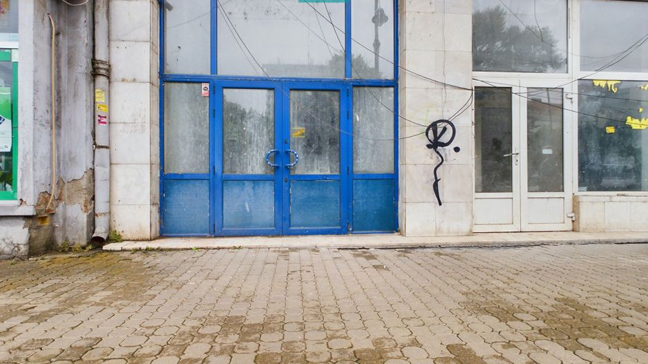 Spațiu comercial 53 mp pe Bulevardul Revoluției - Poză 1