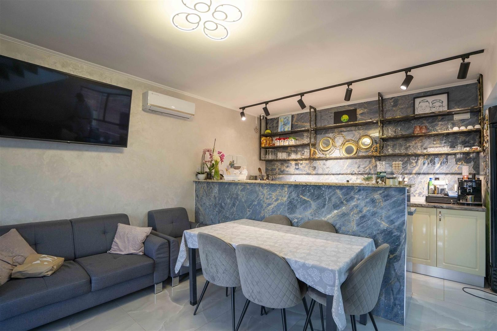 Baza de tenis si constructie moderna - Poză 2