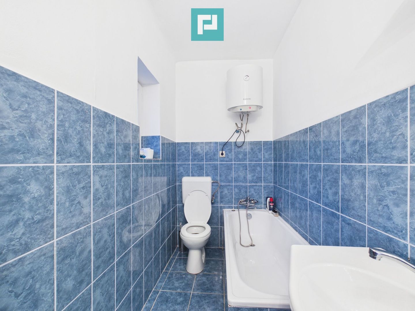 Casă 2 corpuri și 5 camere ultracentral în Curtici - Poză 11