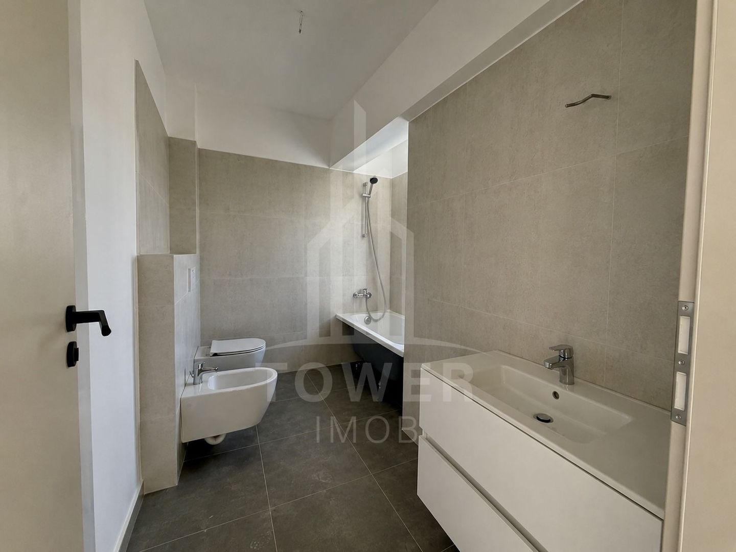 Apartament 3 camere- la cheie- Calea Surii Mici - Poză 9