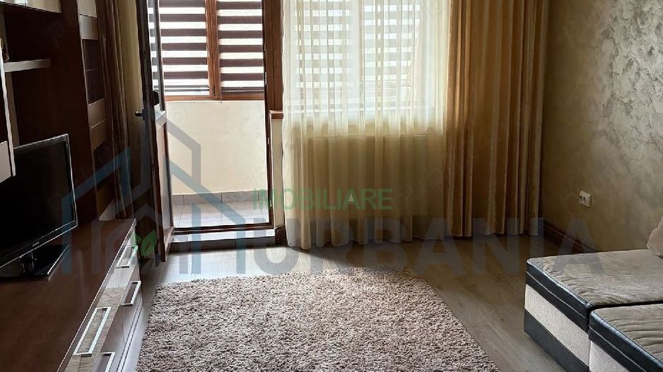 PF închiriaz apartament cu 3 camere, decomandat - Poză 1