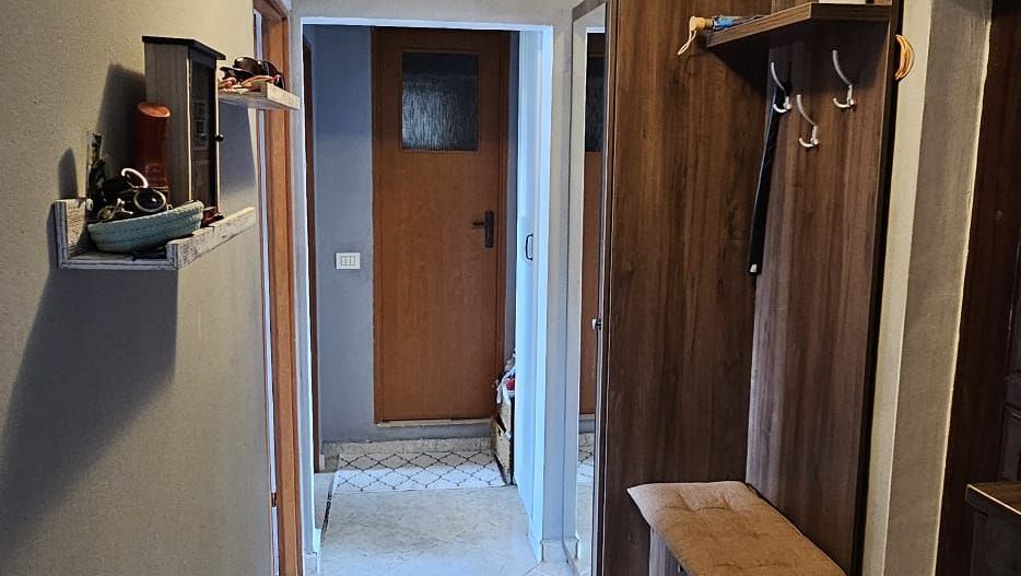 APARTAMENT 4 CAMERE RENOVAT DECOMANDAT SU 80MP BLOC 1980 - Poză 3