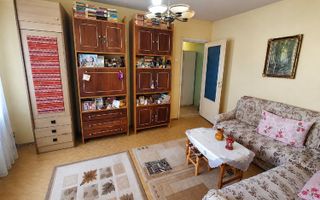 Apartament 3 camere zona Dacia etaj 2 - Poză 2