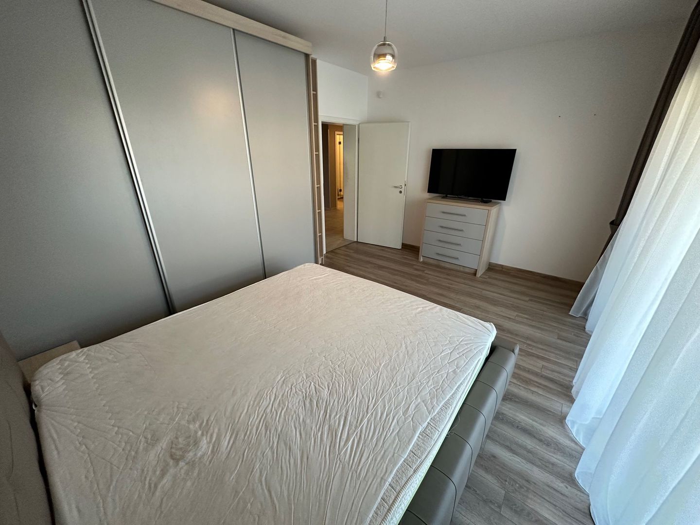 Apartament cu 3 camere de închiriat în zona Nord - Poză 10