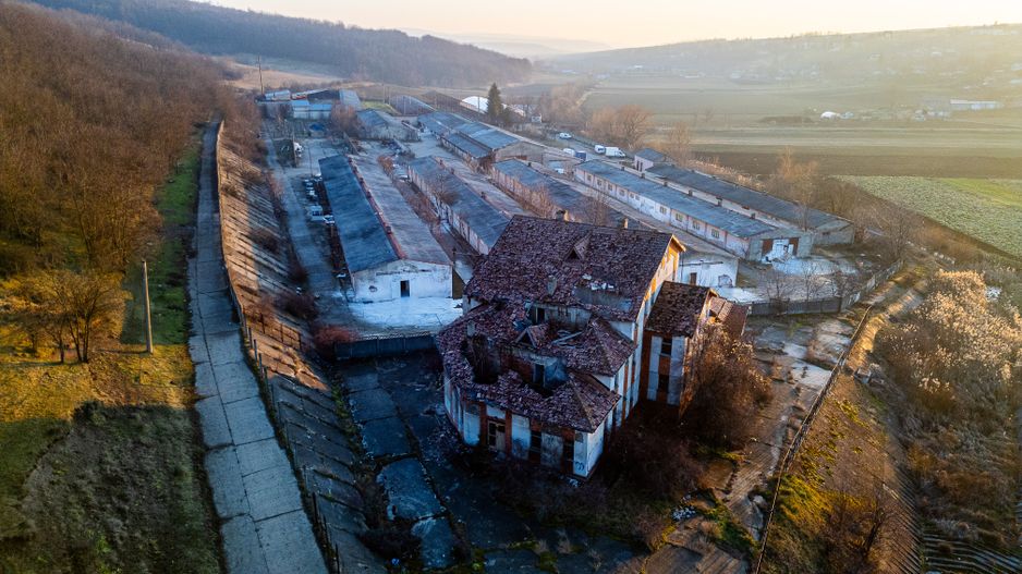 Fosta Ferma a Partidului de la Horgesti - de vanzare - Poză 16