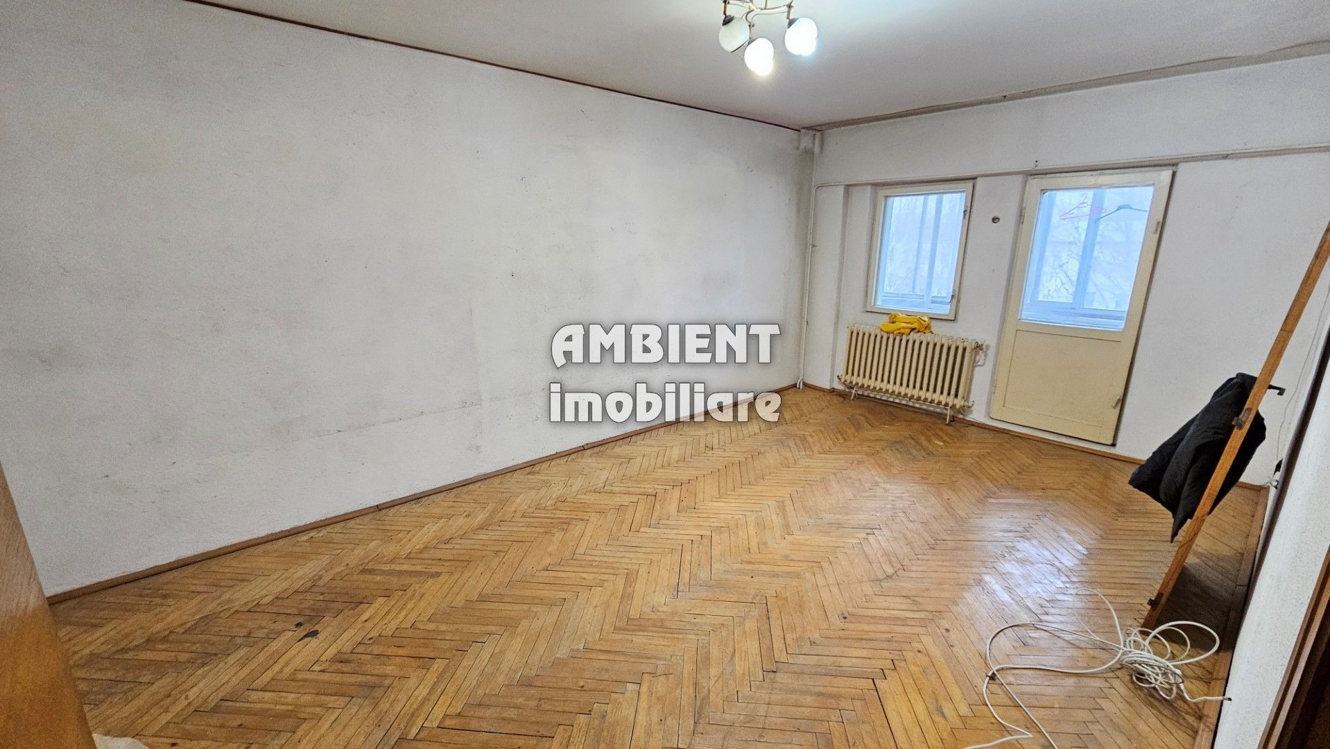 Apartament cu 3 camere, etaj 3, zona CENTRU; - Poză 1