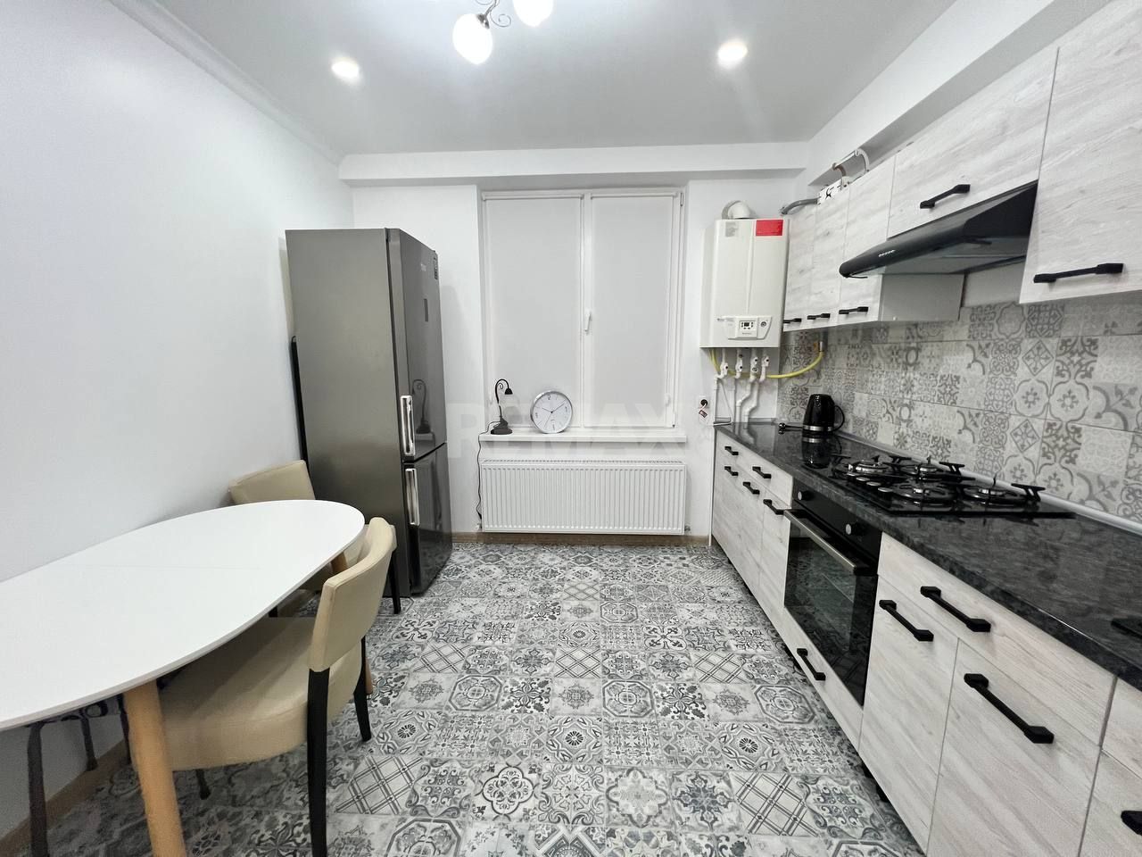Apartament cu 3 camere de vânzare - Poză 3