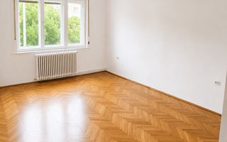 Apartament spațios cu 3 camere, 87 mp utili, 2 garaje, etaj 1 la casă - Poză 2