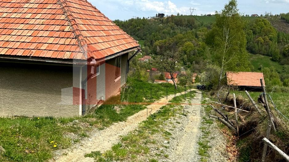 Casă tradițională sat Poarta, comuna Bran teren 1000 mp - Poză 8