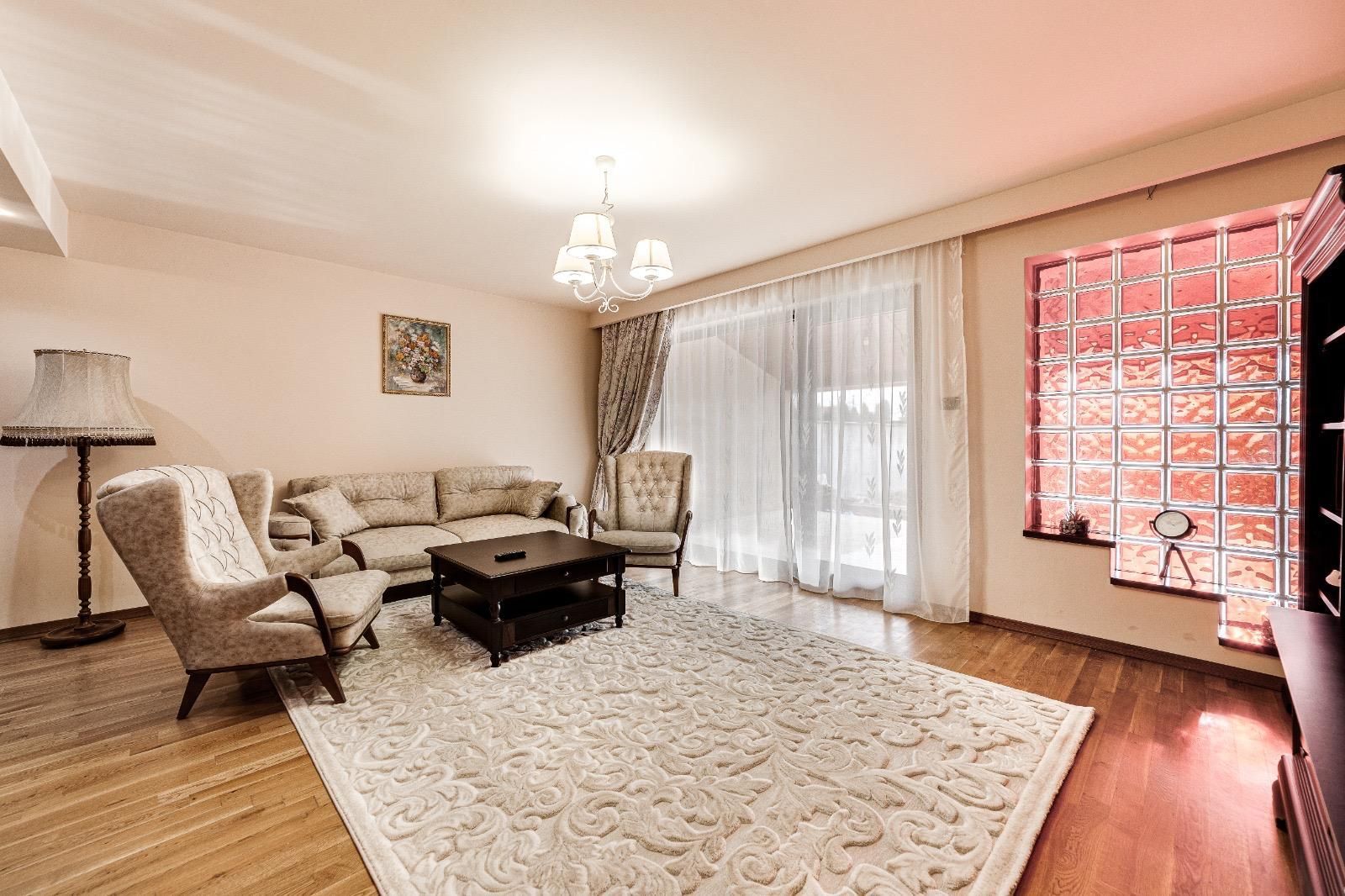 Vilă cu 7 camere de vânzare în zona Central - Poză 13
