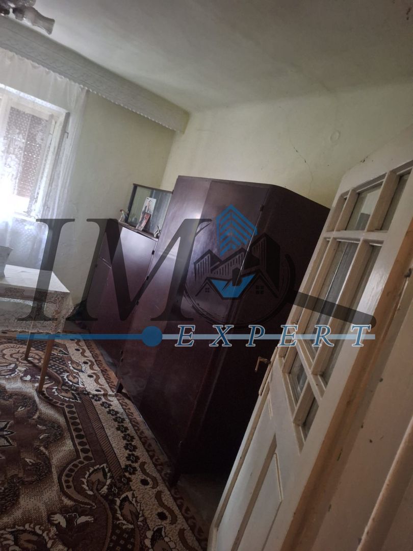 Casa de vânzare in Craciunel la strada principală - Poză 3