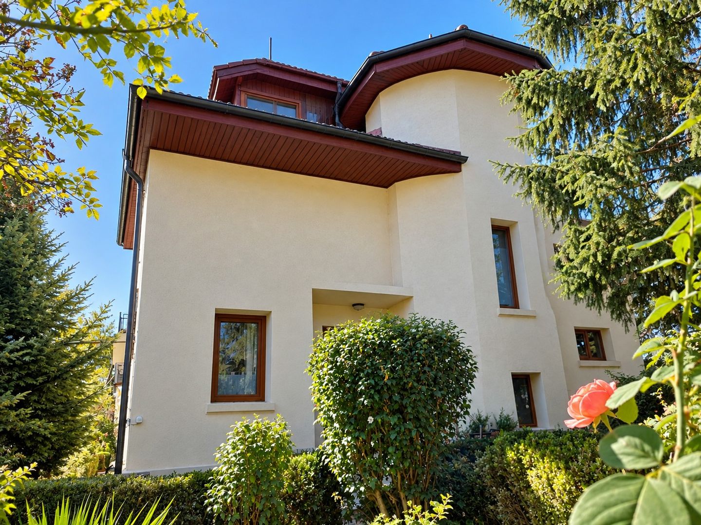 Vilă cu 8 camere de vânzare, piscina, livada, iesire la Balta Pasarea - Poză 2