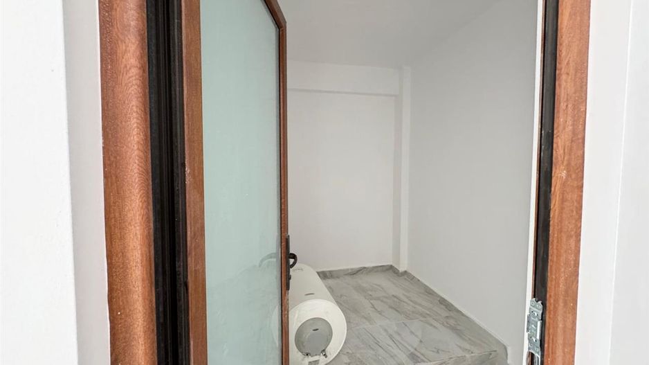 Spatii comerciale moderne de inchiriat, in cladire recent renovata - Poză 25