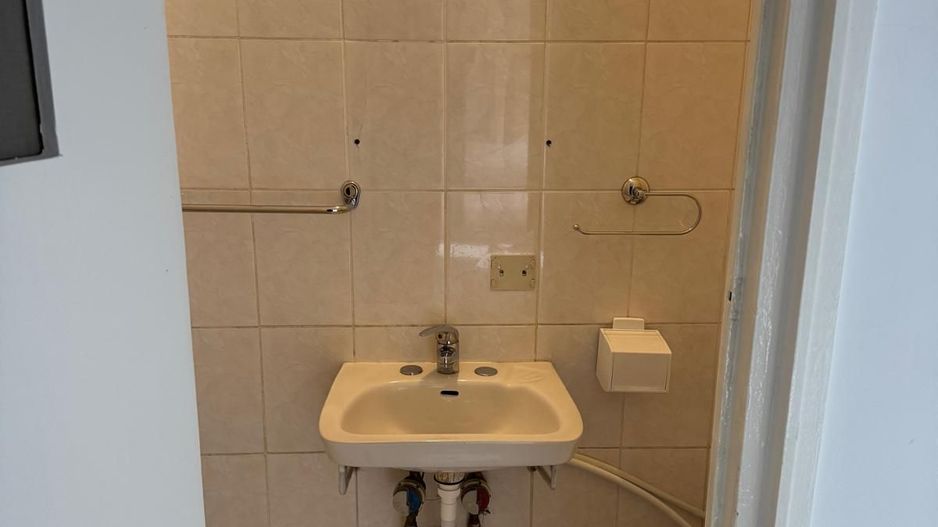 De închiriat: apartament 3 camere - nemobilat - ideal birou - Gorjului - Poză 13