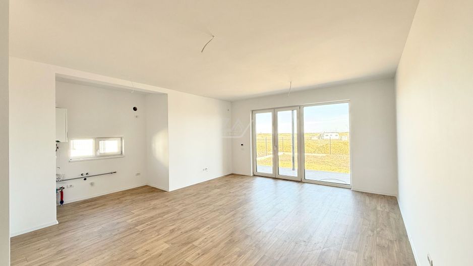 COMISION 0! Duplex finalizat - 5 camere, 3 bai. Panouri fotovoltaice. - Poză 1