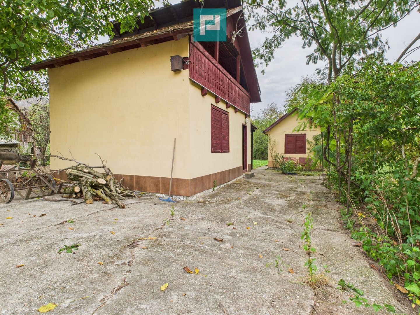 Casă de vacanță cu teren  în Lipova - Poză 1