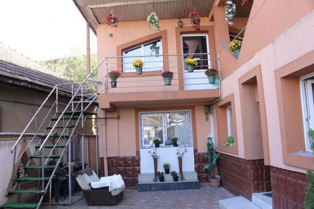 Vilă cu studio muzical și 7 camere – Calea Severinului, Târgu Jiu - Poză 16