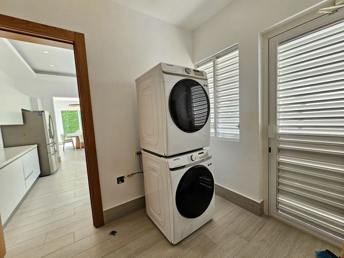 Vilă modernă de lux cu piscină privată - Poză 6