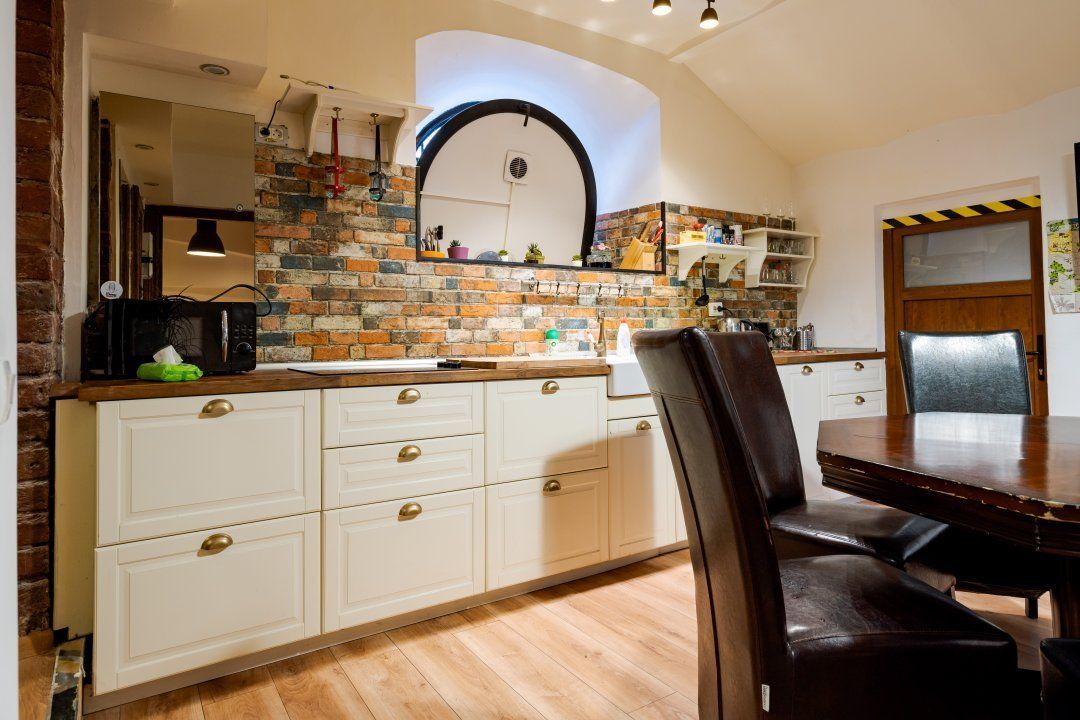 Ag BRASADAS vinde villa cu 20 camere Pta ROMANA. - Poză 16