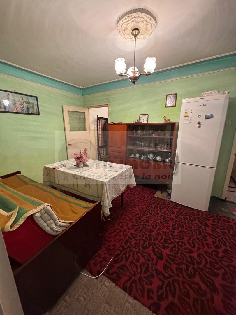 vând apartament 2 camere Alexandru Cel Bun 62000 euro - Poză 1