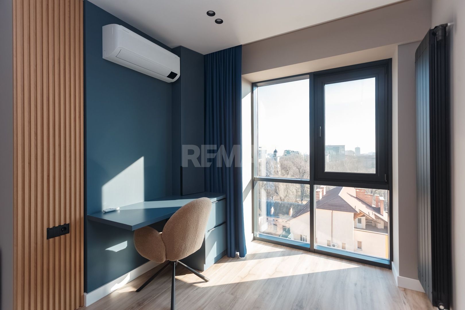 De vânzare apartament, 3 dormitoare + terasă, str. Teatrală 3, Centru. - Poză 3