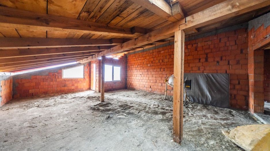 Casa caramida P+M, Vinga, cu potential spatiu comercial - Poză 11