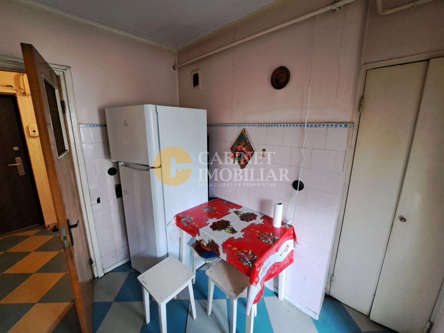 100 mp Ultra-Central: Apartament 4 Camere pe Bd. Independenței (Fără Risc) - Poză 15