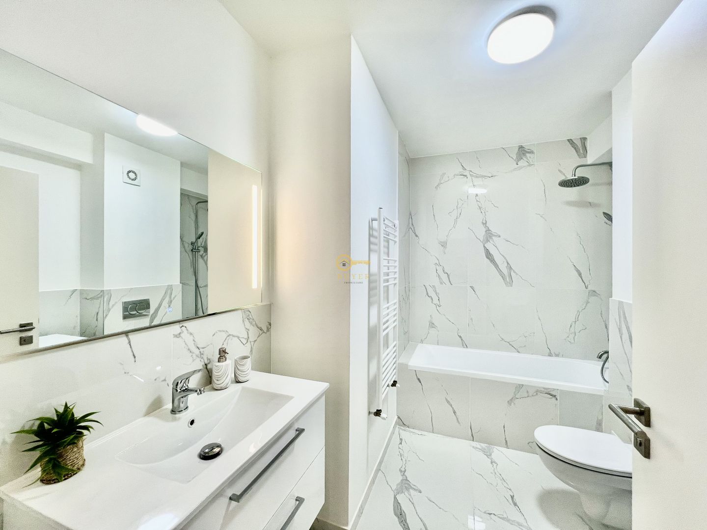 Garsoniera spatioasa LA CHEIE- Incalzire in pard, jaluzele electrice - Poză 5