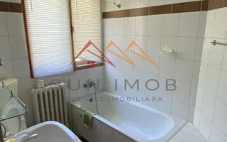 Vila de vanzare, teren 3100 mp, 7 camere, 6 grupuri sanitare, 3 CT, an 1997 - Poză 46