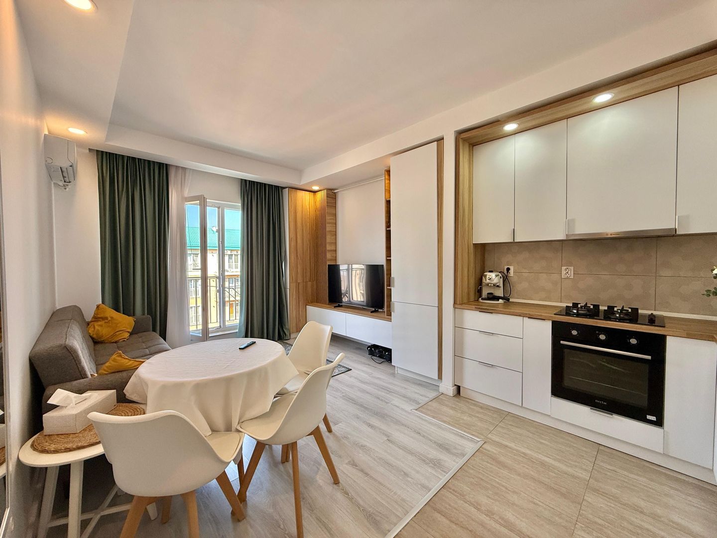 COSMOPOLIS - Apartament cu 2 camere tip studio, mobilat si utilat. - Poză 3