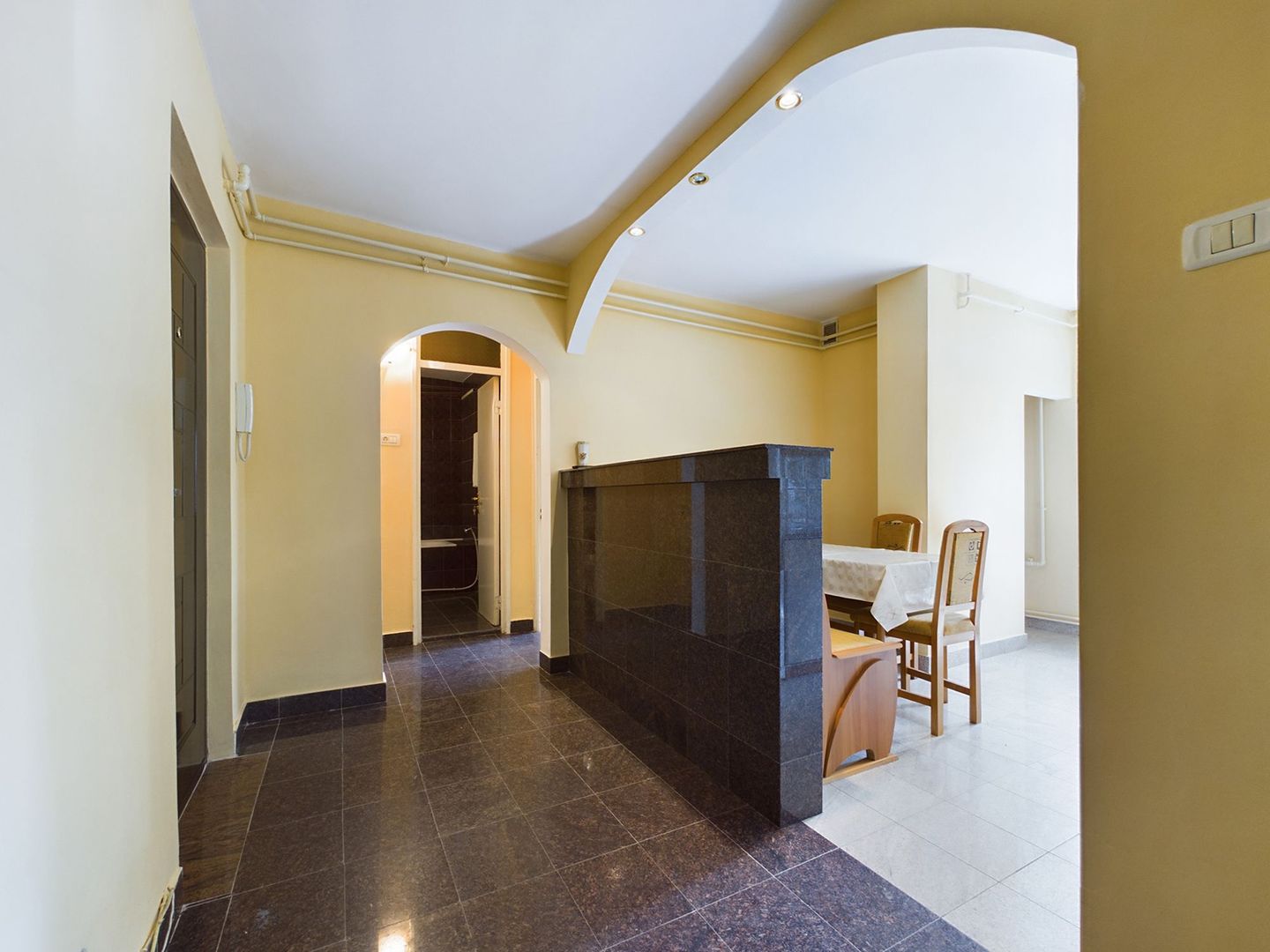 Apartament pe Malul Mureșului în Micălaca - Poză 2